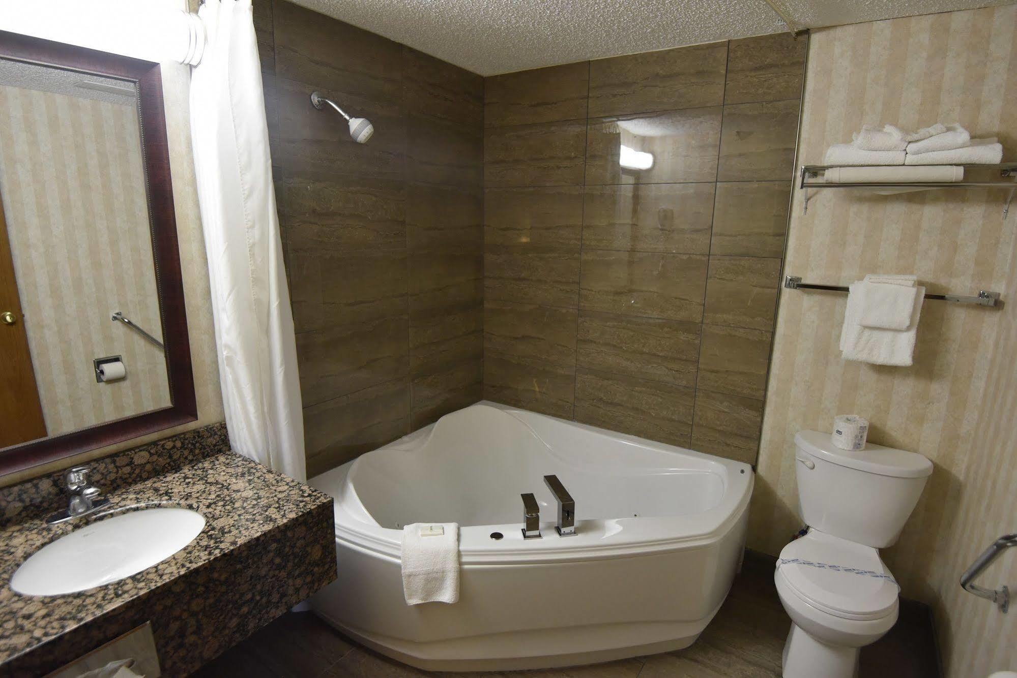 Tropical Inn - North Battleford Luaran gambar